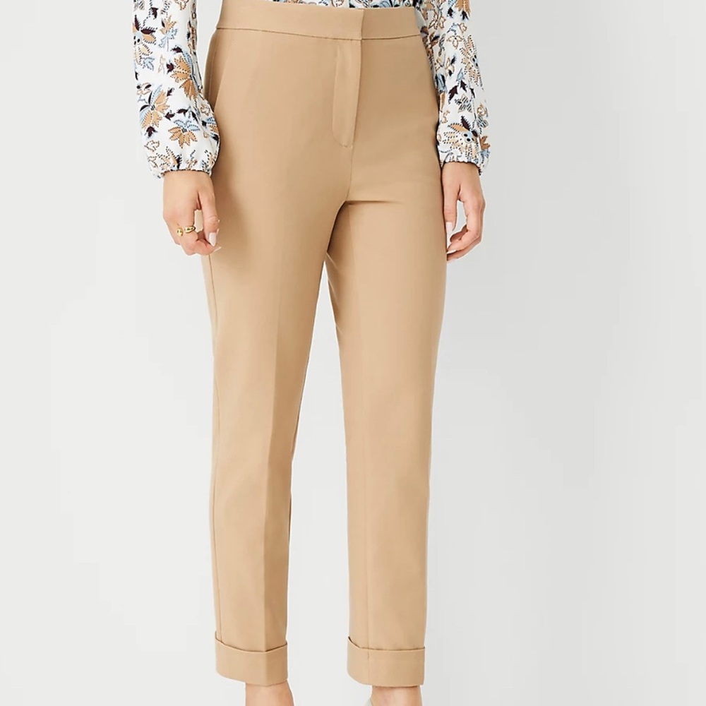 Khaki cropped pants